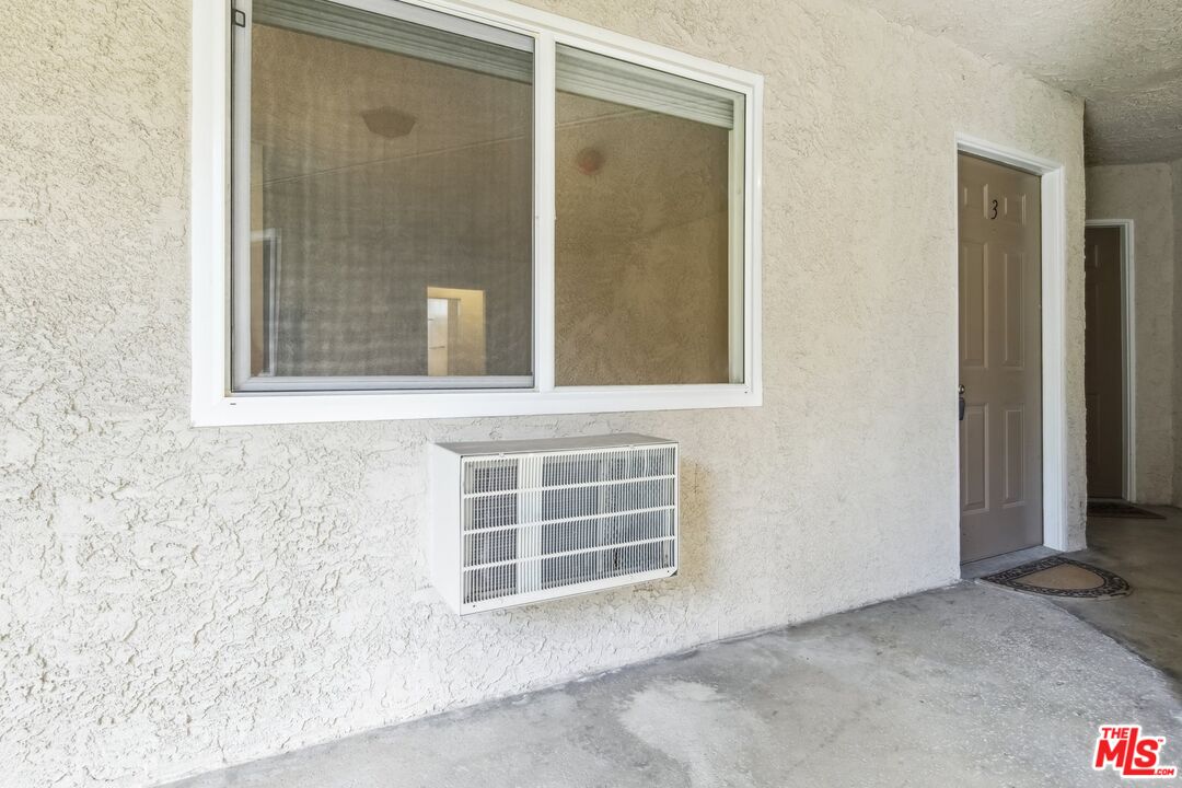 3010 Montrose Ave Unit: 3