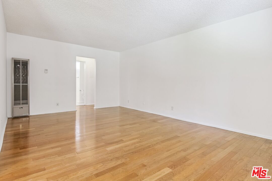 3010 Montrose Ave Unit: 3