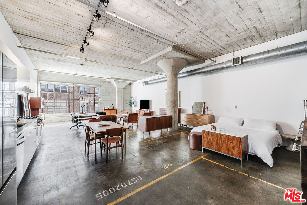 1855 Industrial St Unit: 703