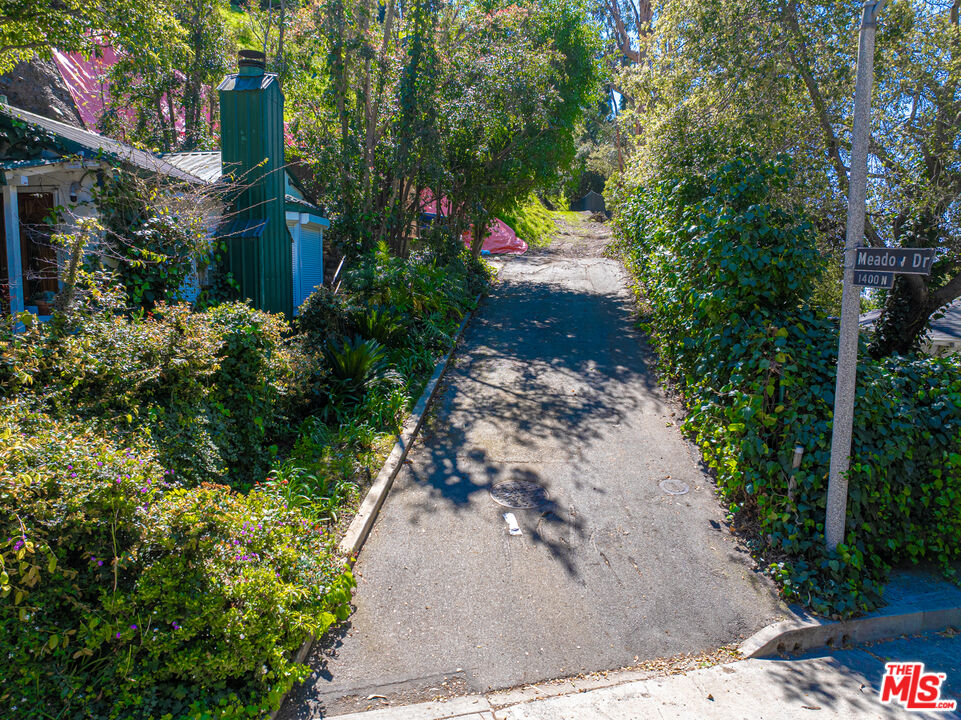 1418 Lindacrest Dr