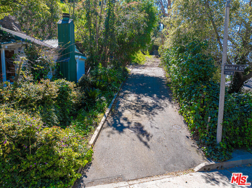 1418 Lindacrest Dr