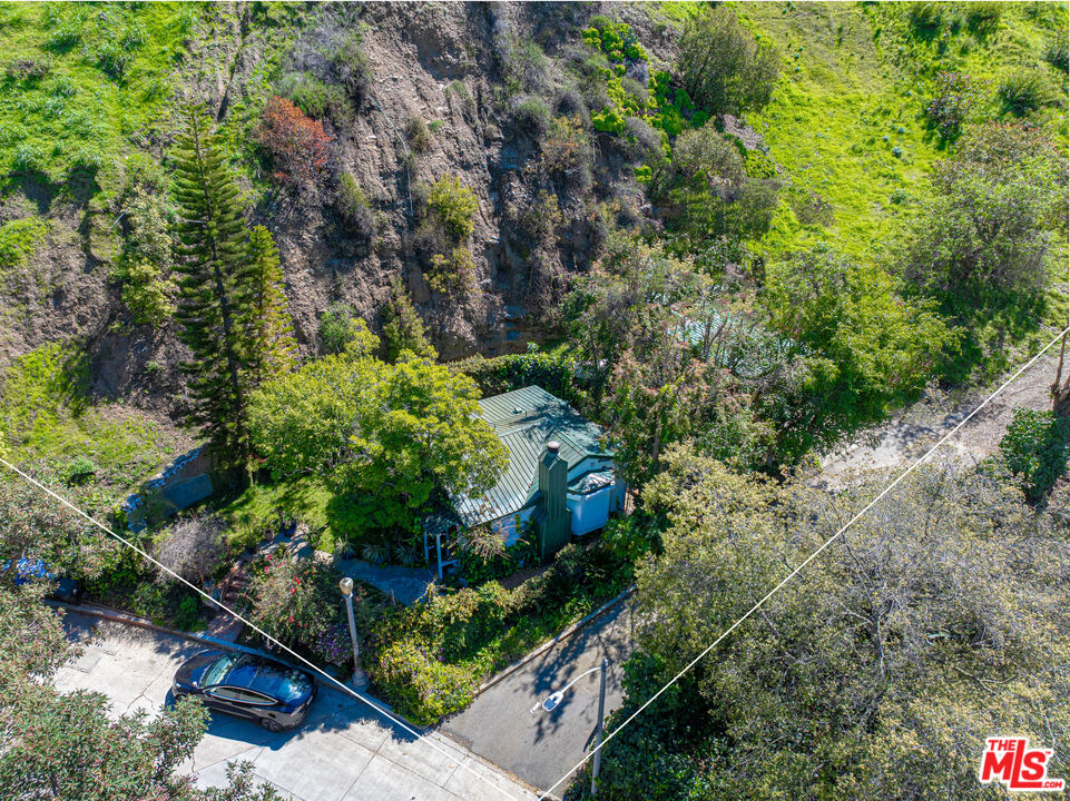 1418 Lindacrest Dr