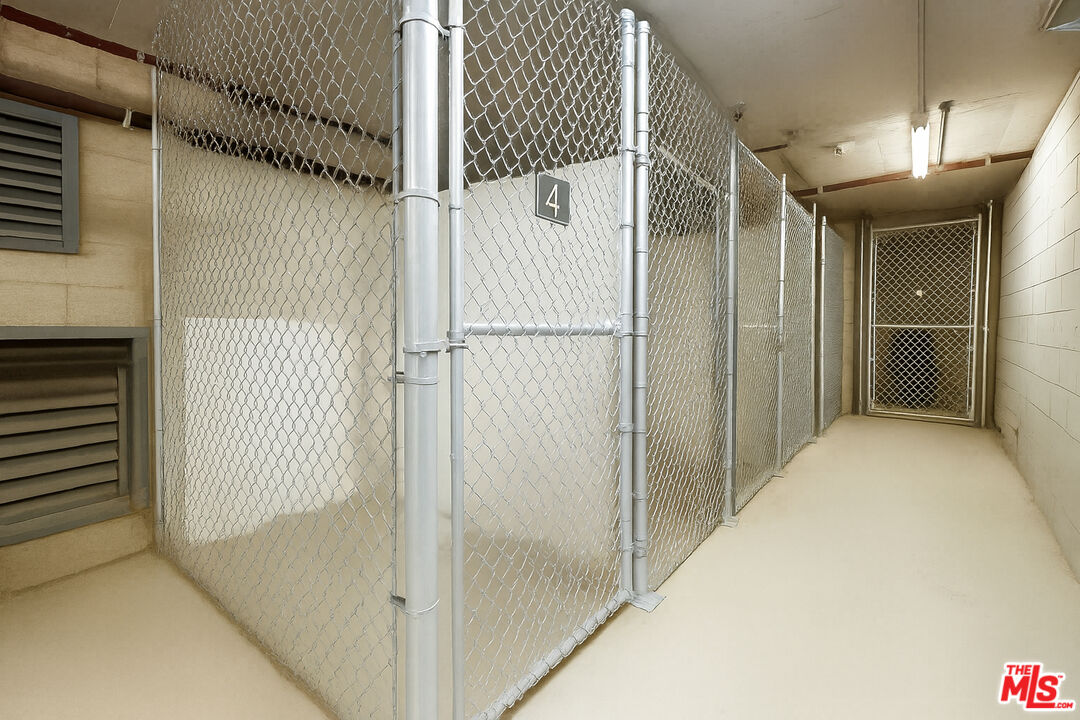 3401 S Bentley Ave Unit: 306