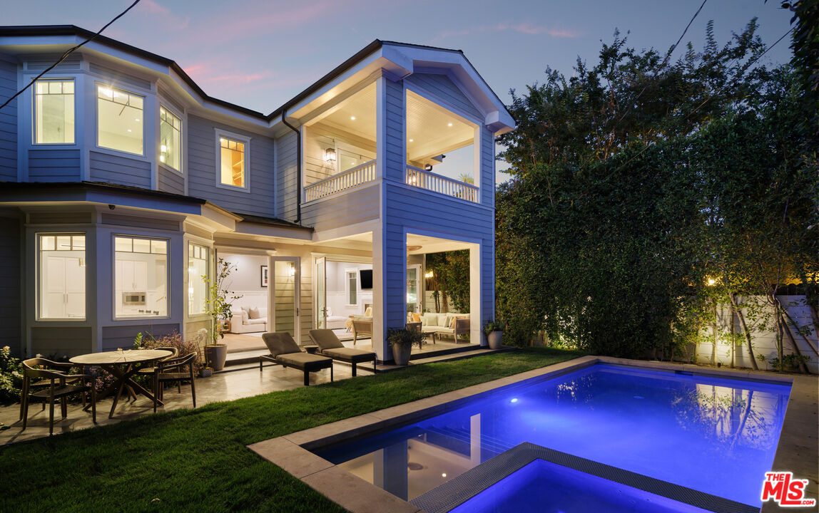 6336 Lindenhurst Ave