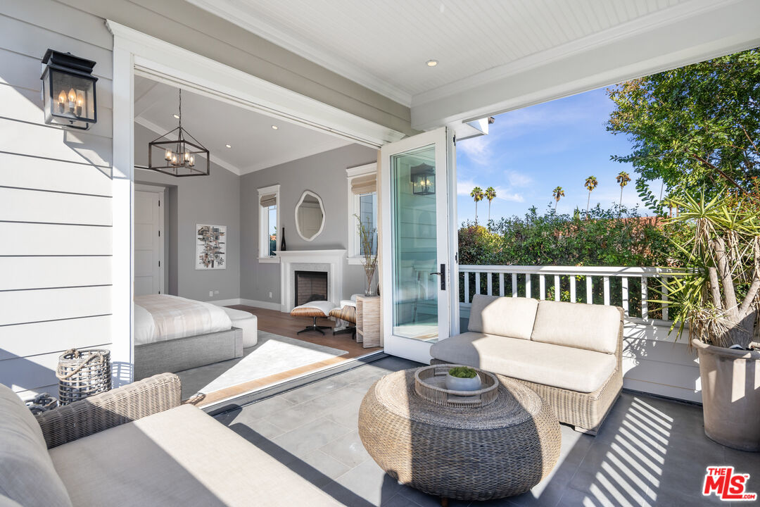 6336 Lindenhurst Ave