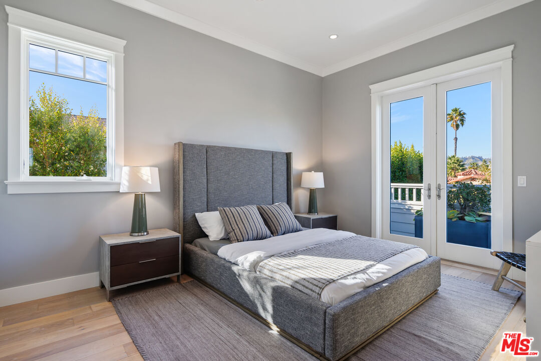 6336 Lindenhurst Ave