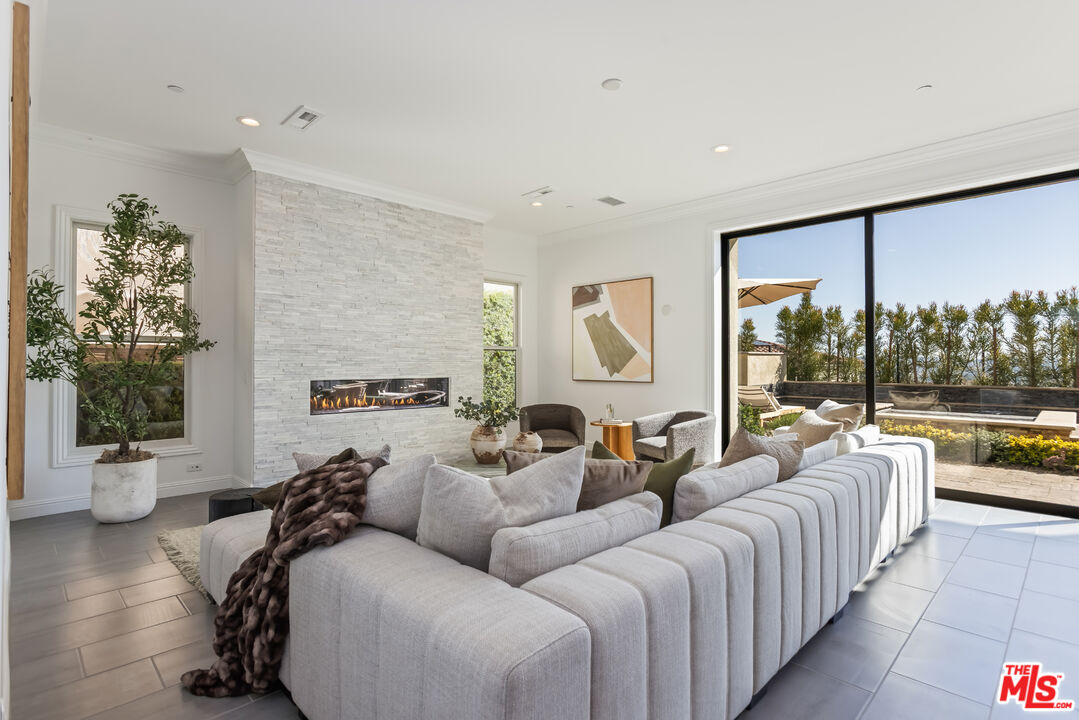 20162 W Cromwell Way