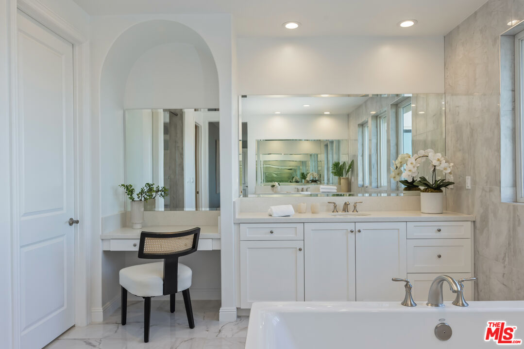 20162 W Cromwell Way