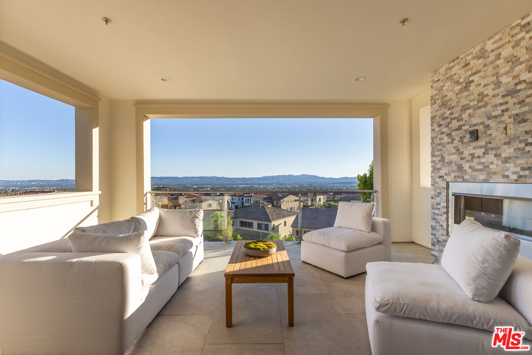 20162 W Cromwell Way