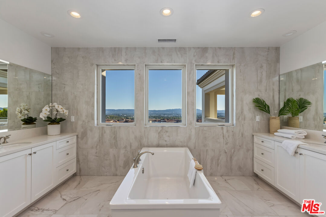 20162 W Cromwell Way