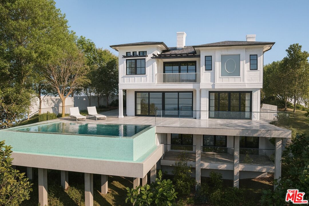 2120 Linda Flora Dr