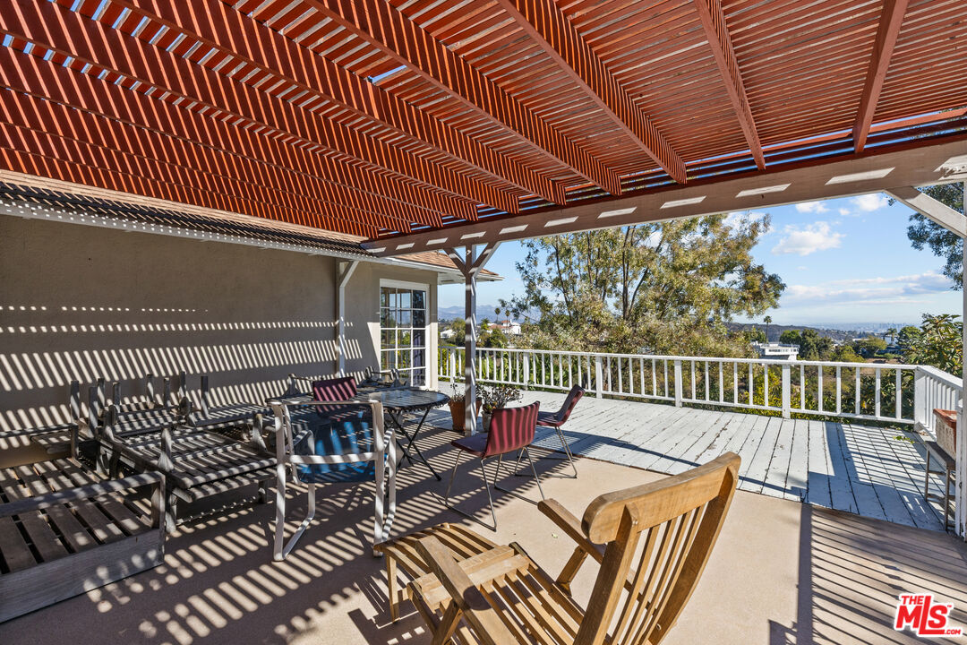 2120 Linda Flora Dr
