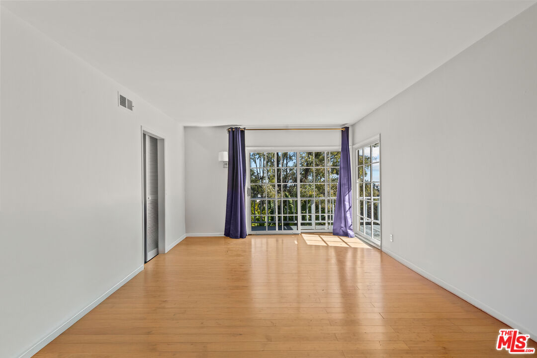 2120 Linda Flora Dr