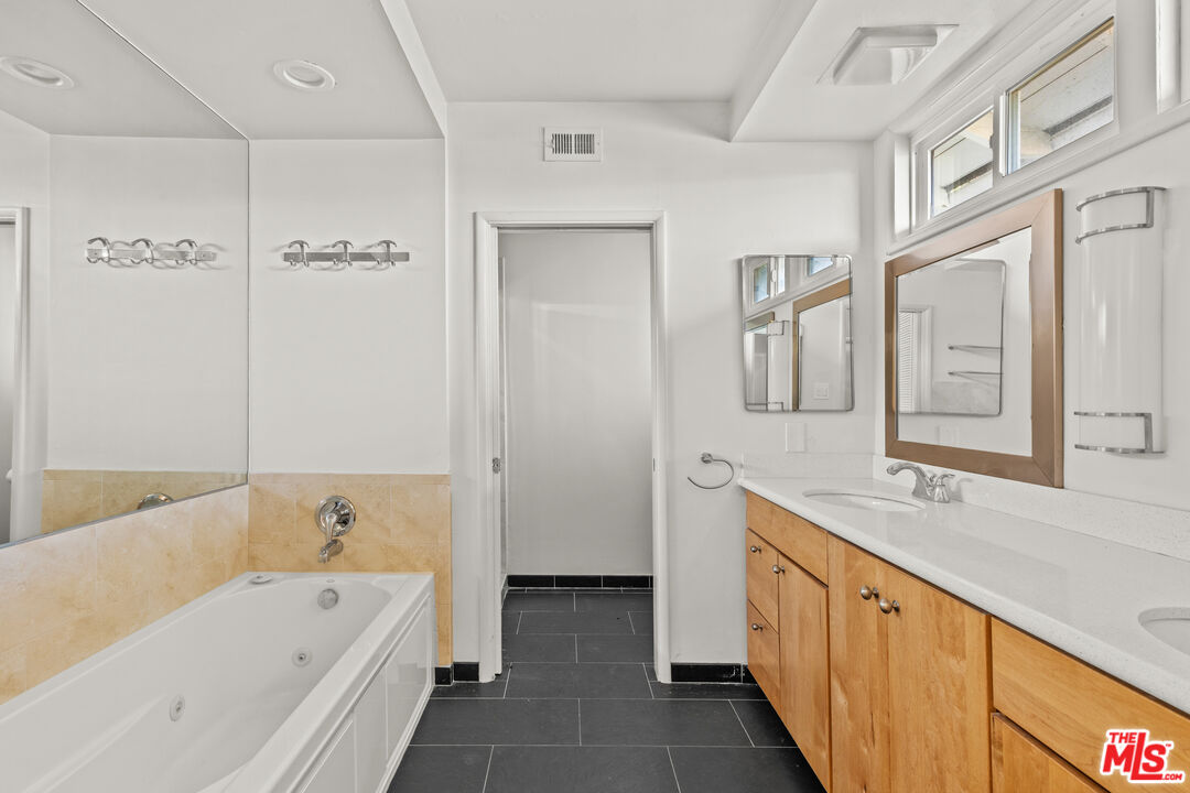 2120 Linda Flora Dr