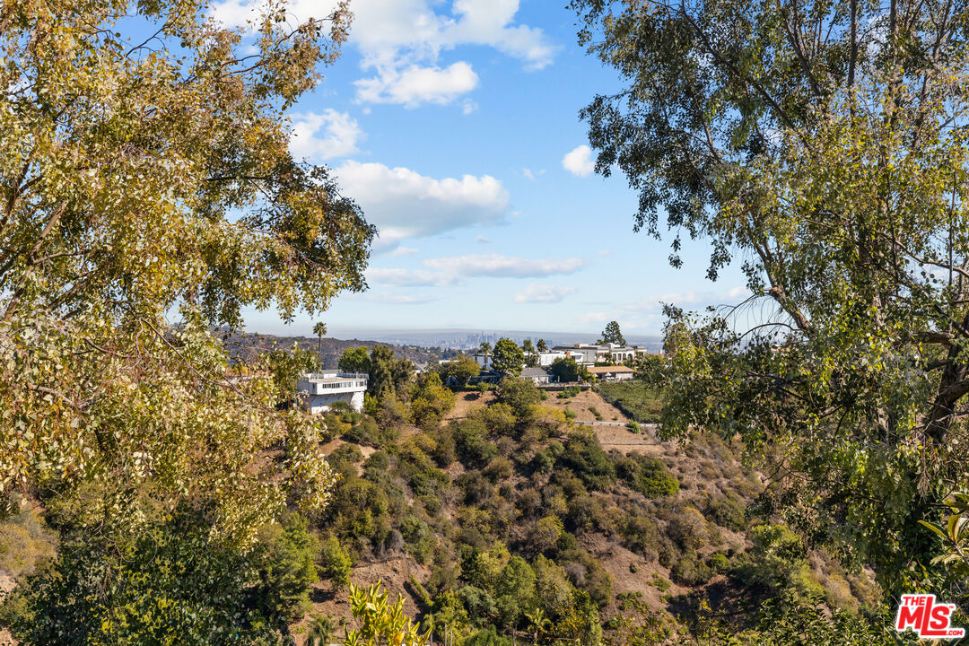 2120 Linda Flora Dr