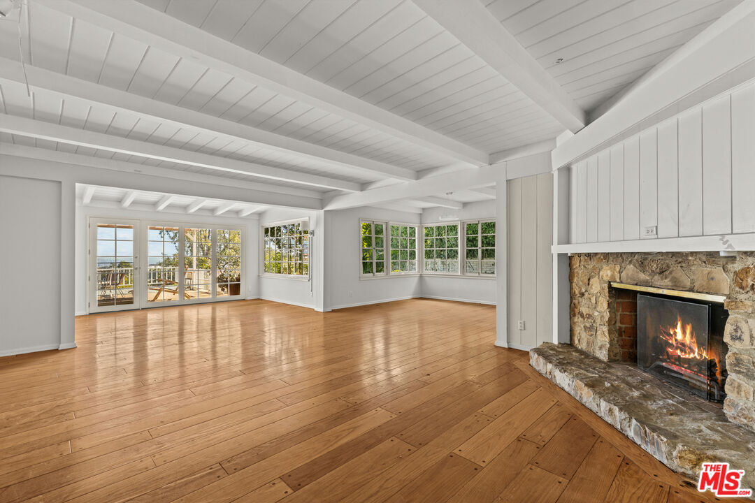 2120 Linda Flora Dr