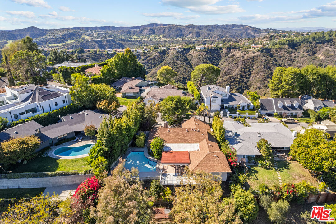 2120 Linda Flora Dr