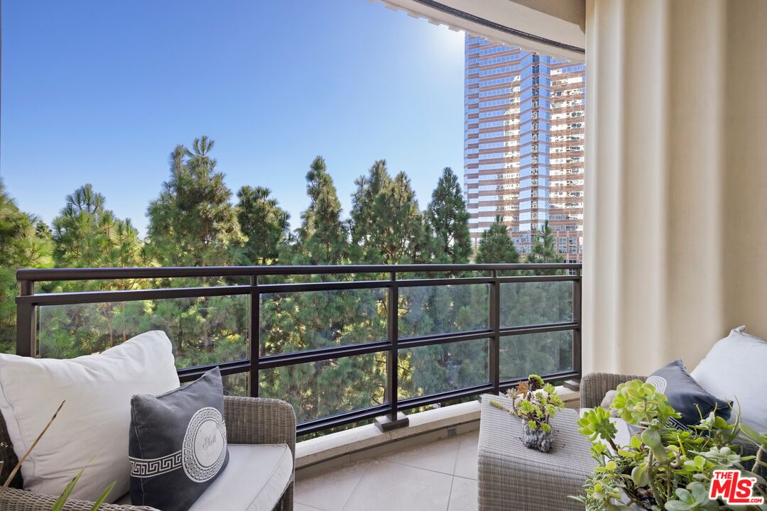 1 W Century Dr Unit: 5B