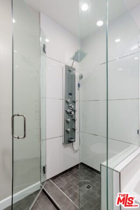 1735 N Fuller Ave Unit: 324
