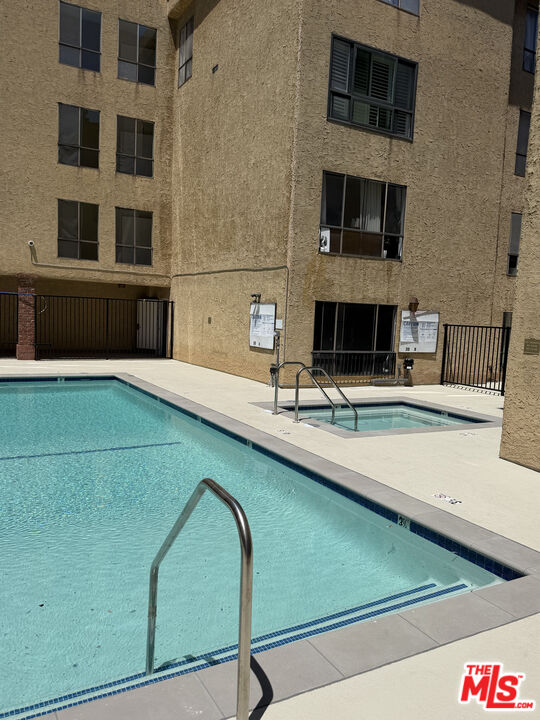 1735 N Fuller Ave Unit: 324