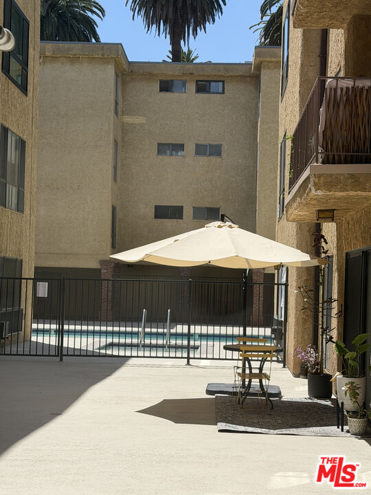 1735 N Fuller Ave Unit: 324