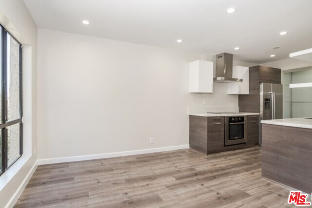 1735 N Fuller Ave Unit: 324