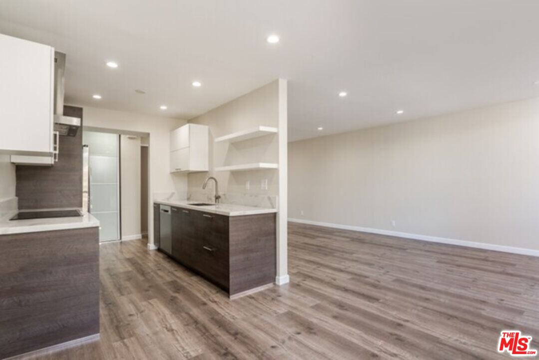 1735 N Fuller Ave Unit: 324