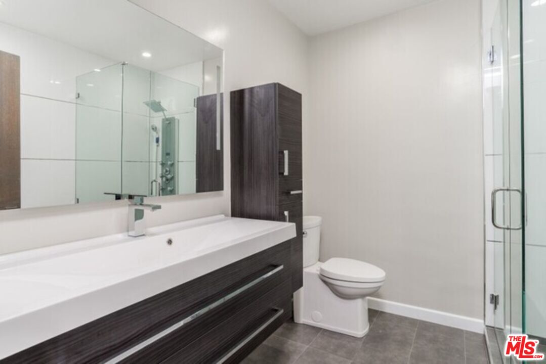 1735 N Fuller Ave Unit: 324