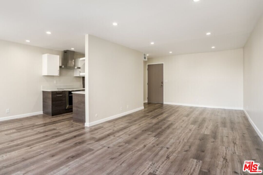 1735 N Fuller Ave Unit: 324