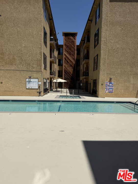 1735 N Fuller Ave Unit: 324