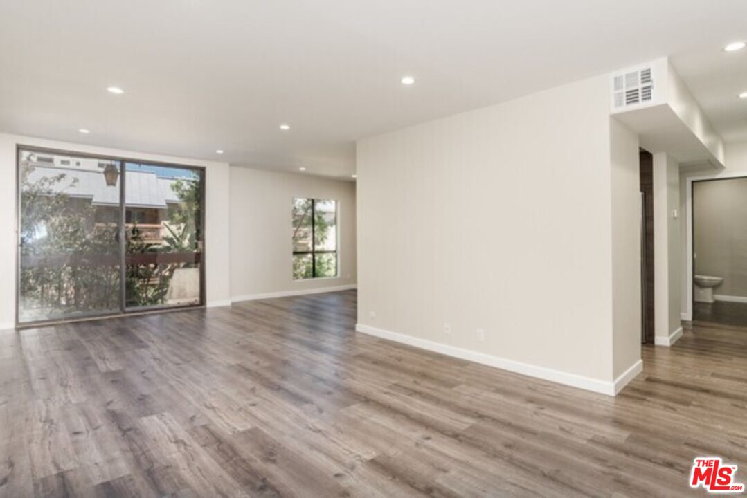 1735 N Fuller Ave Unit: 324