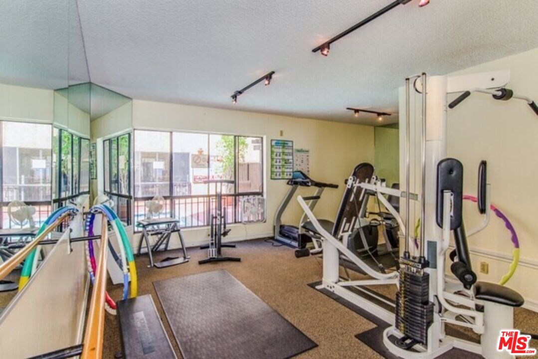 1735 N Fuller Ave Unit: 324