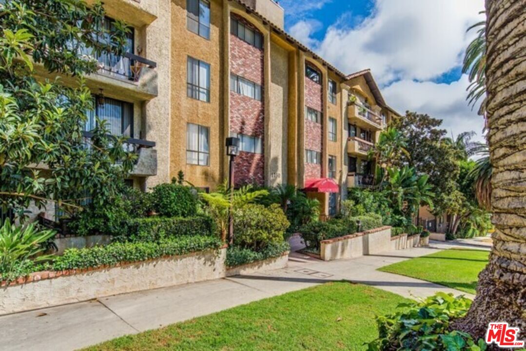 1735 N Fuller Ave Unit: 324