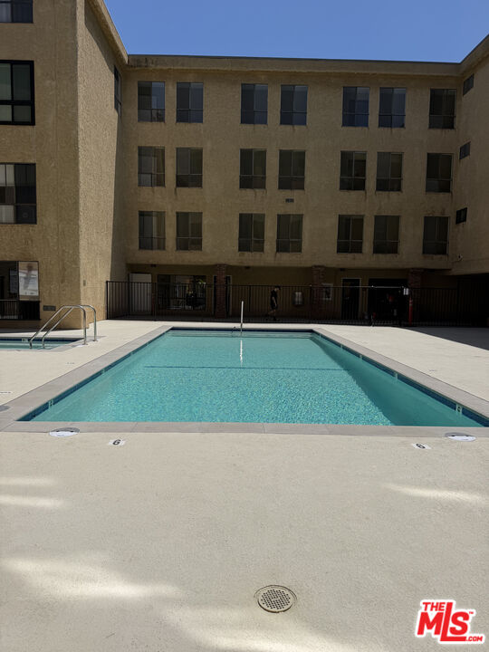 1735 N Fuller Ave Unit: 324