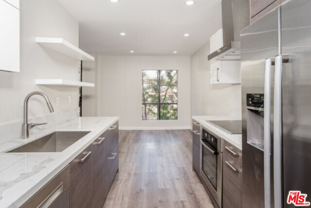 1735 N Fuller Ave Unit: 324