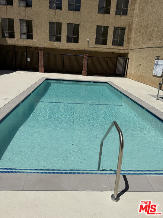 1735 N Fuller Ave Unit: 324