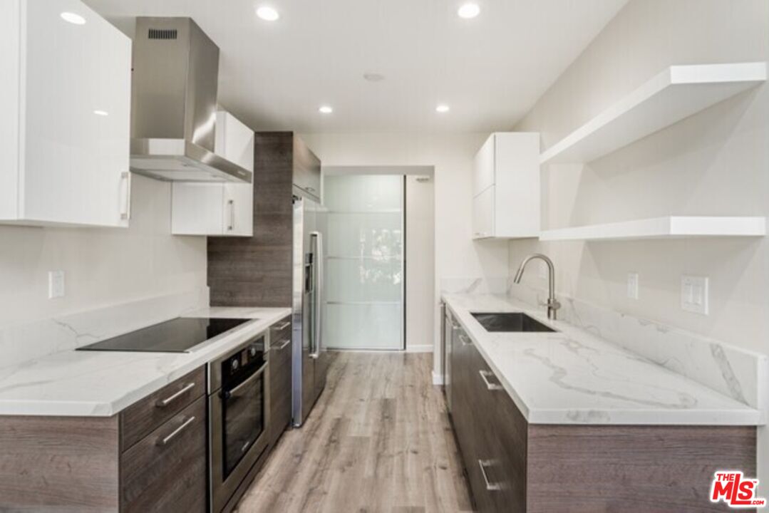 1735 N Fuller Ave Unit: 324