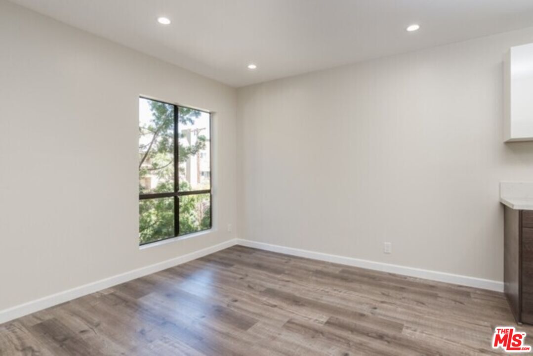 1735 N Fuller Ave Unit: 324