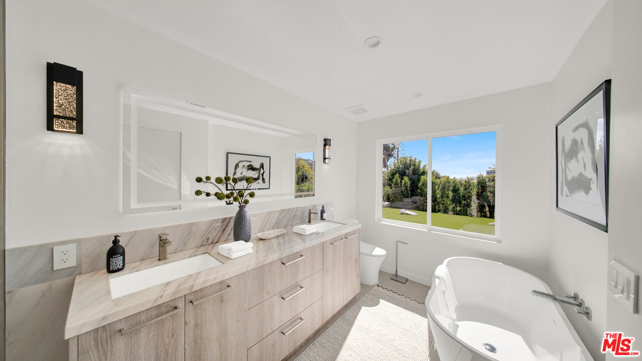 11601 Bellagio Rd