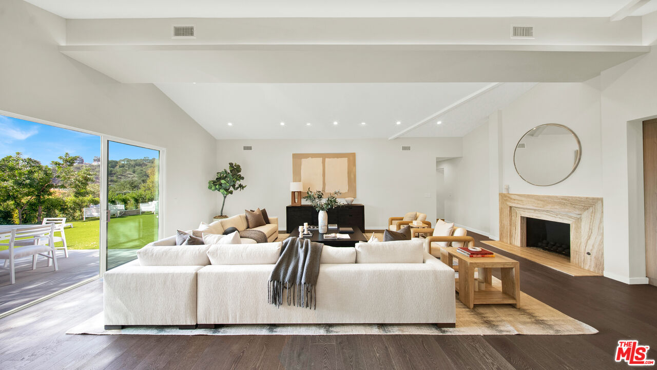 11601 Bellagio Rd
