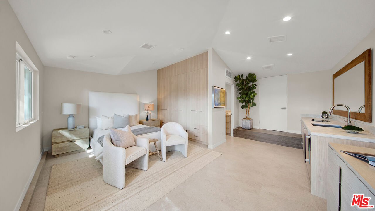 11601 Bellagio Rd
