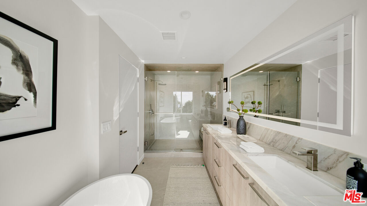 11601 Bellagio Rd