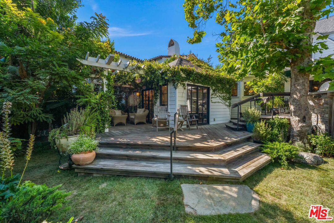233 S Saltair Ave