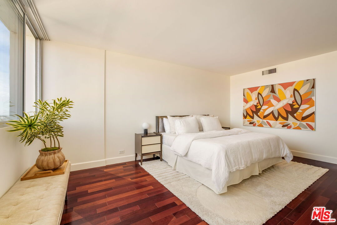 2220 Avenue Of The Stars Unit: 1803