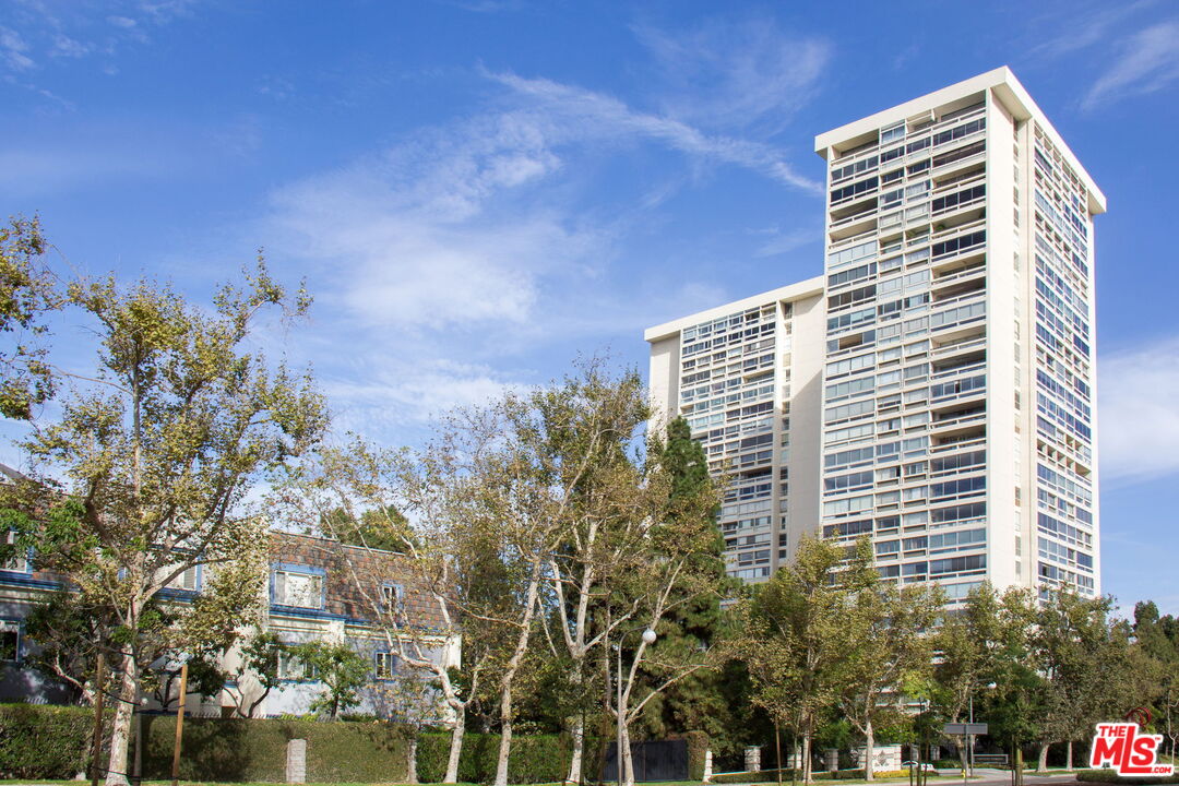 2220 Avenue Of The Stars Unit: 1803