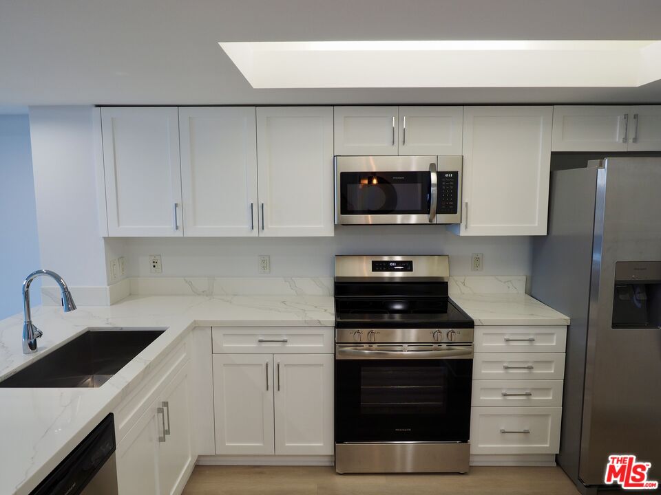 13700 Marina Pointe Dr Unit: 619