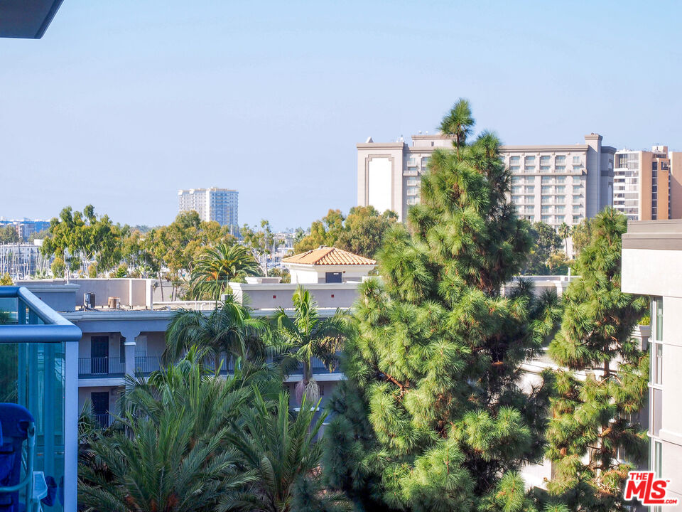 13700 Marina Pointe Dr Unit: 619