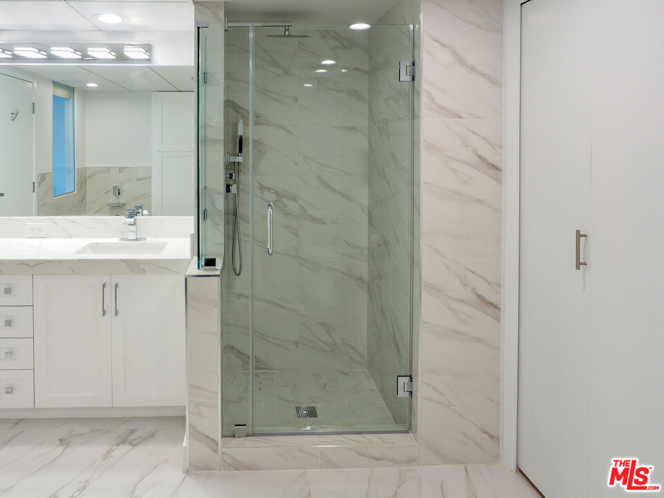 13700 Marina Pointe Dr Unit: 619