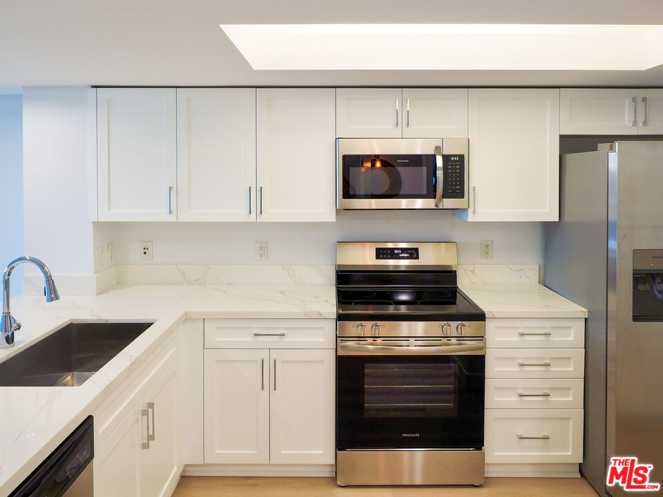 13700 Marina Pointe Dr Unit: 619