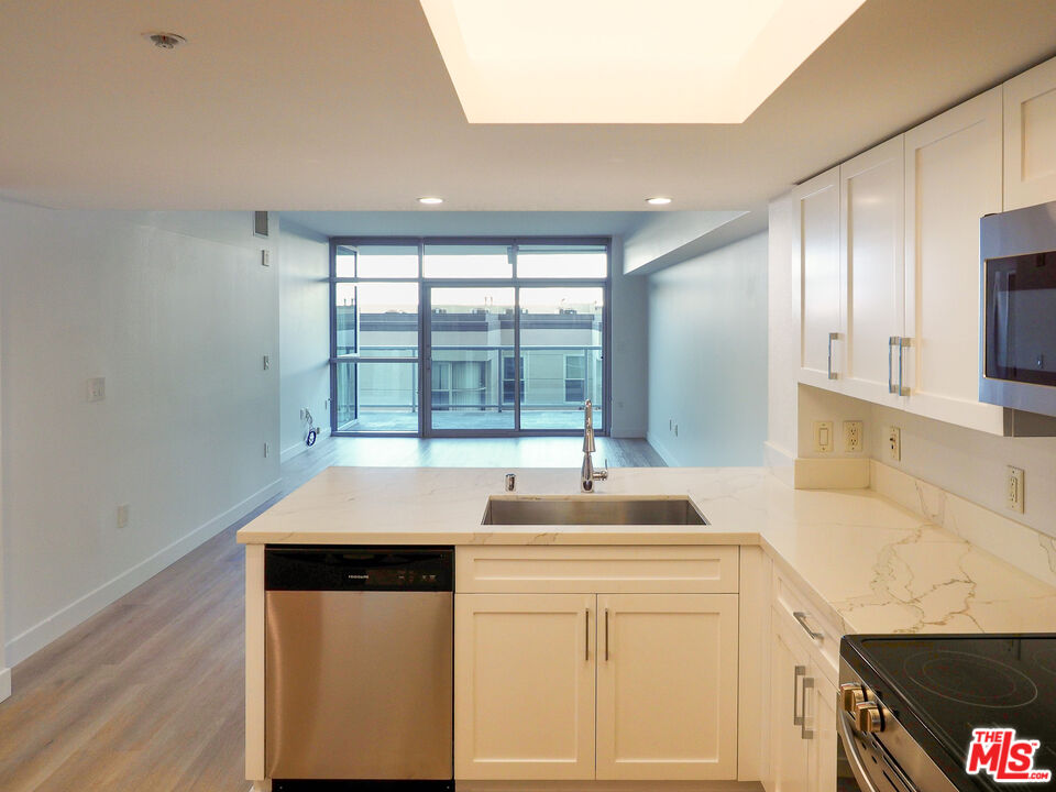 13700 Marina Pointe Dr Unit: 619